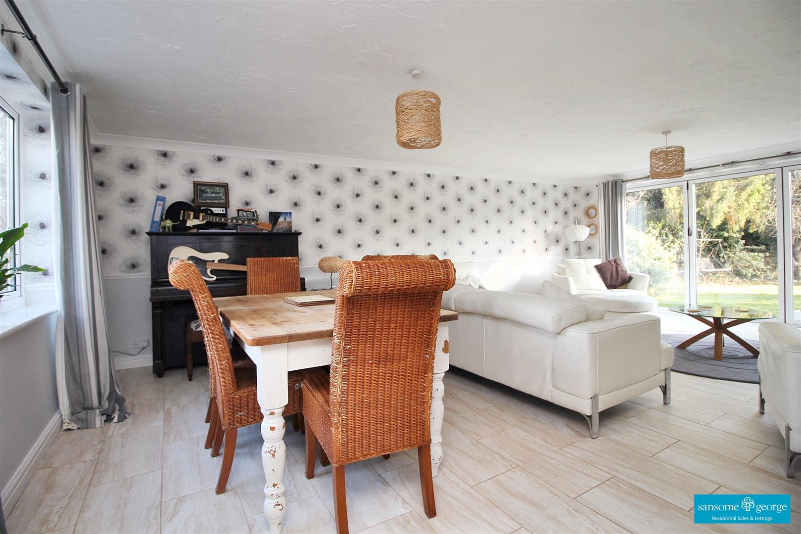 4 bed property in Ashampstead Road, Reading